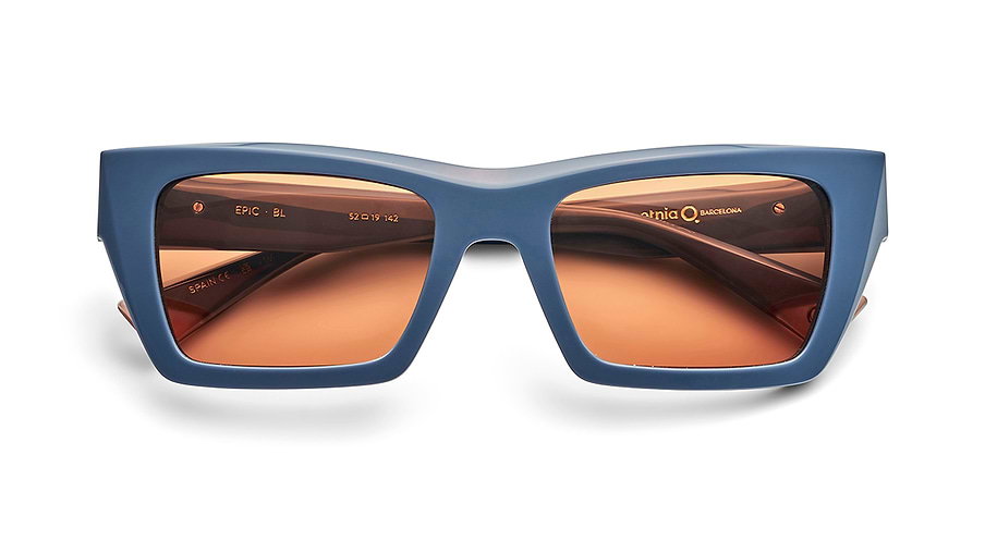 Das Bild zeigt die Sonnenbrille EPIC BL von der Marke Etnia Barcelona in blau.